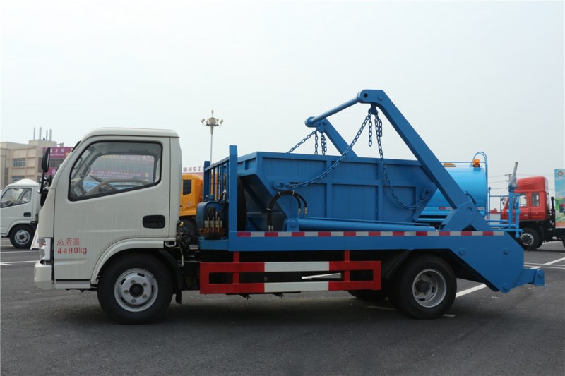 東風小多利卡(5方)CLW5070ZBSD5擺臂式垃圾車