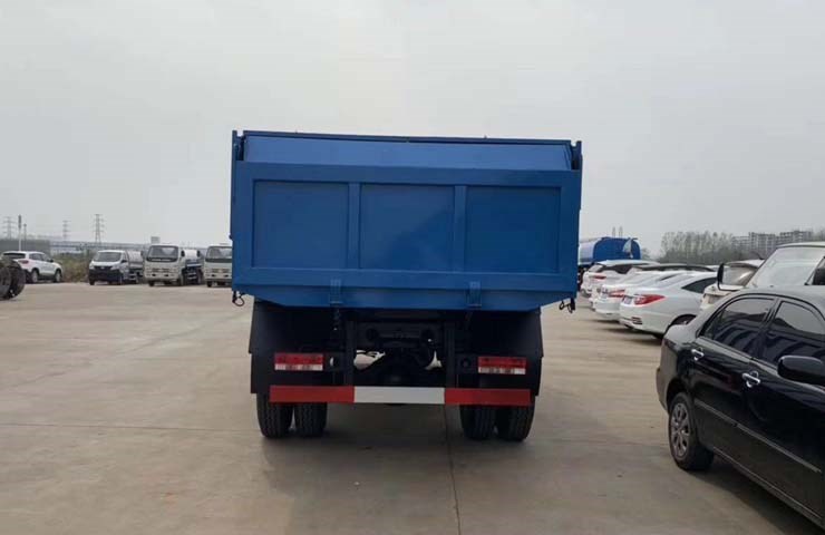 東風D9多利卡12-14立方密封自卸式垃圾車